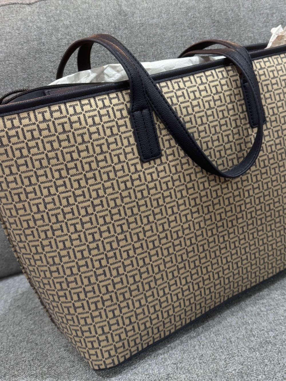 Tommy Hilfiger Tote Bag - Picture 4 of 4